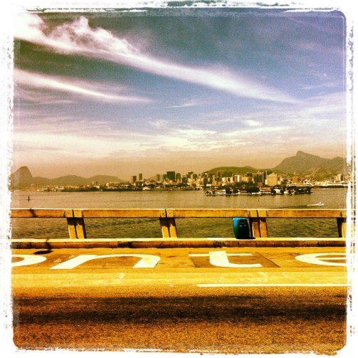 Ponte Presidente Costa e Silva com a cidade do Rio ao fundo