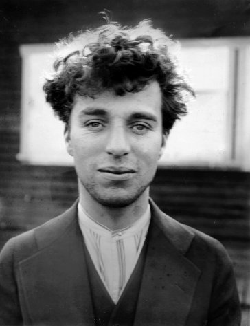 Charlie Chaplin em diferentes momentos de sua vida