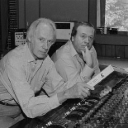 Onde a magia dos sons dos Beatles acontecia. George Martin e Geoff Emerick, os caras importantes dos bastitores das gravações em 1995.