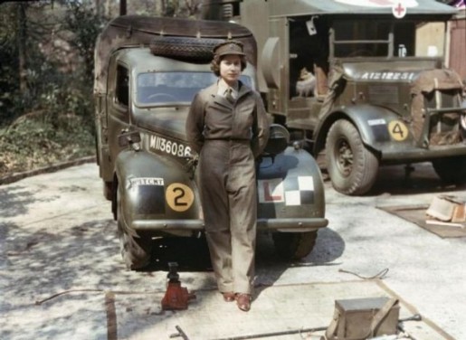 A rainha da Inglaterra, Elizabeth, durante o serviço militar na Segunda Guerra Mundial