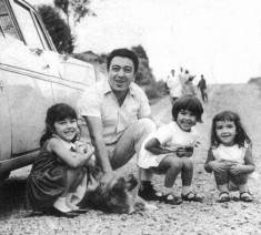 Maurício de Souza, em 1964, com as filhas Maria Angela, Mônica e Magali
