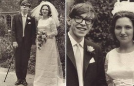 Stephen Hawking com sua esposa, Jane Wilde, antes de se agravarem os sintomas da esclerose lateral amiotrófica (ELA), uma rara doença degenerativa que paralisou seus músculos e o pôs em uma cadeira de rodas