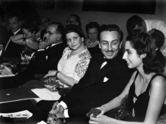 Walt Disney com sua esposa Lillian e o presidente Getúlio Vargas com sua esposa, Darcy, no lançamento do filme Fantasia, no Rio de Janeiro, em agosto de 1941