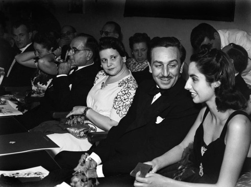 Walt Disney com sua esposa Lillian e o presidente Getúlio Vargas com sua esposa, Darcy, no lançamento do filme Fantasia, no Rio de Janeiro, em agosto de 1941